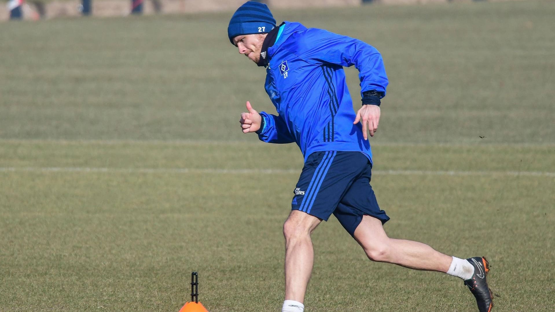 Zurück auf dem Rasen: Seit dem 6. März trainiert Nicolai Müller wieder mit dem Ball. Zuvor fehlte der HSV-Star monatelang verletzt. Nun rückt er offenbar ins Interesse von Schalke.