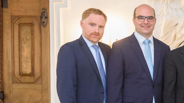 Der CSU-Abgeordnete Peter Aumer (l.) fehlte bei der Abstimmung zur Wahl Merkels.