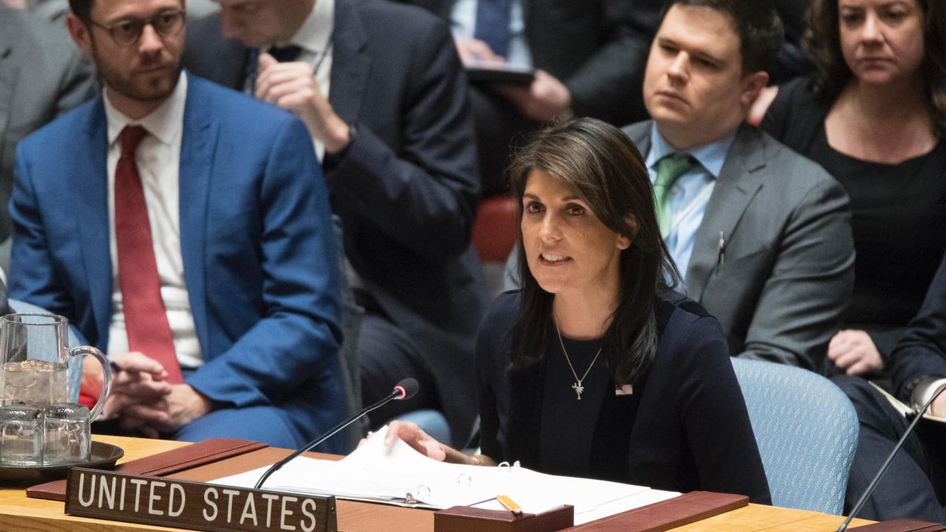 Nikki Haley, UN-Botschafterin der USA: "Die USA gehen davon aus, dass Russland für den Angriff auf zwei Menschen im Vereinigten Königreich verantwortlich ist, bei dem militärisches Nervengift eingesetzt wurde."