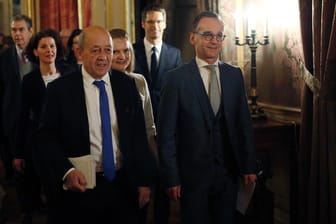 Der neue Außenminister Heiko Maas (r.) mit seinem französischen Amtskollegen Jean-Yves Le Drian: Deutschland dürfe sich außenpolitisch nicht wegducken.