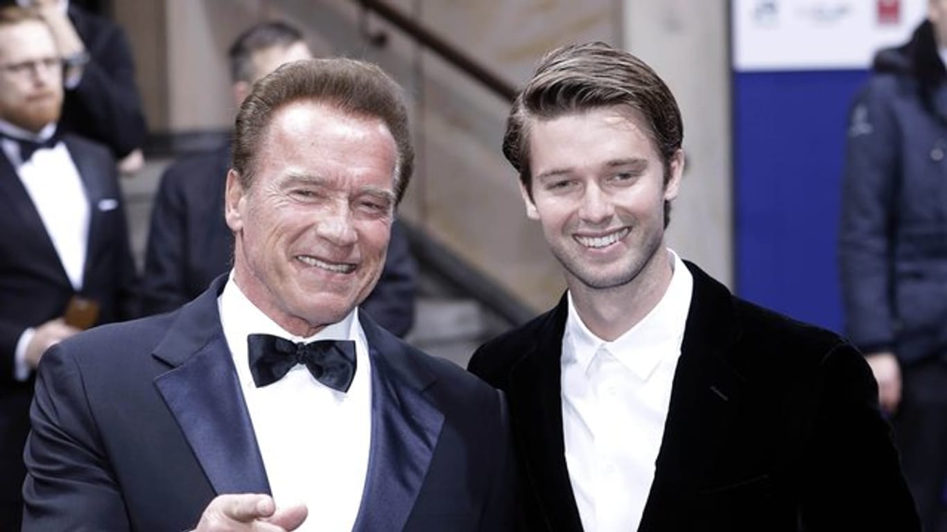 Arnold Schwarzenegger und sein Sohn Patrick kommen 2017 in Berlin.