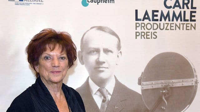 Regina Ziegler wird mit dem Carl Laemmle Produzentenpreis geehrt.