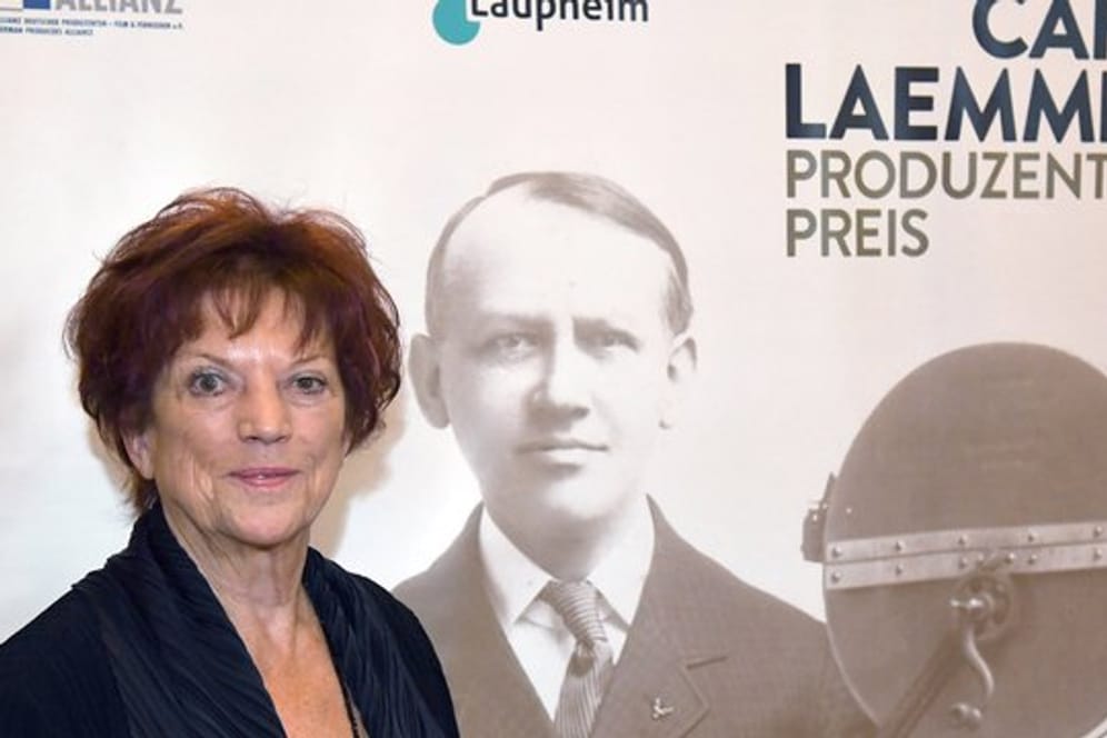 Regina Ziegler wird mit dem Carl Laemmle Produzentenpreis geehrt.