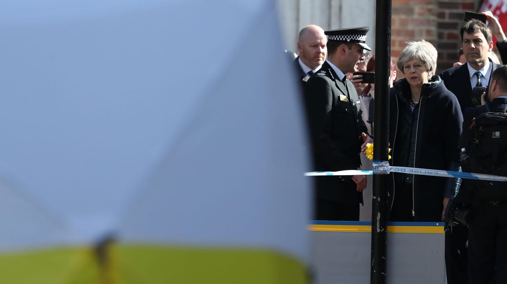 Premierministerin Theresa May am Ort des Gift-Attentats: Die britische Regierung wirft Russland vor, hinter dem Attentat zu stecken. Premierministerin Theresa May am Ort des Gift-Attentats: Die britische Regierung wirft Russland vor, hinter dem Attentat zu stecken.