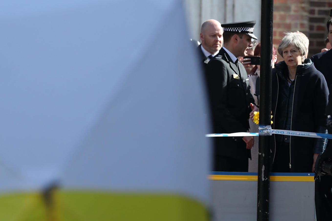 Premierministerin Theresa May am Ort des Gift-Attentats: Die britische Regierung wirft Russland vor, hinter dem Attentat zu stecken.