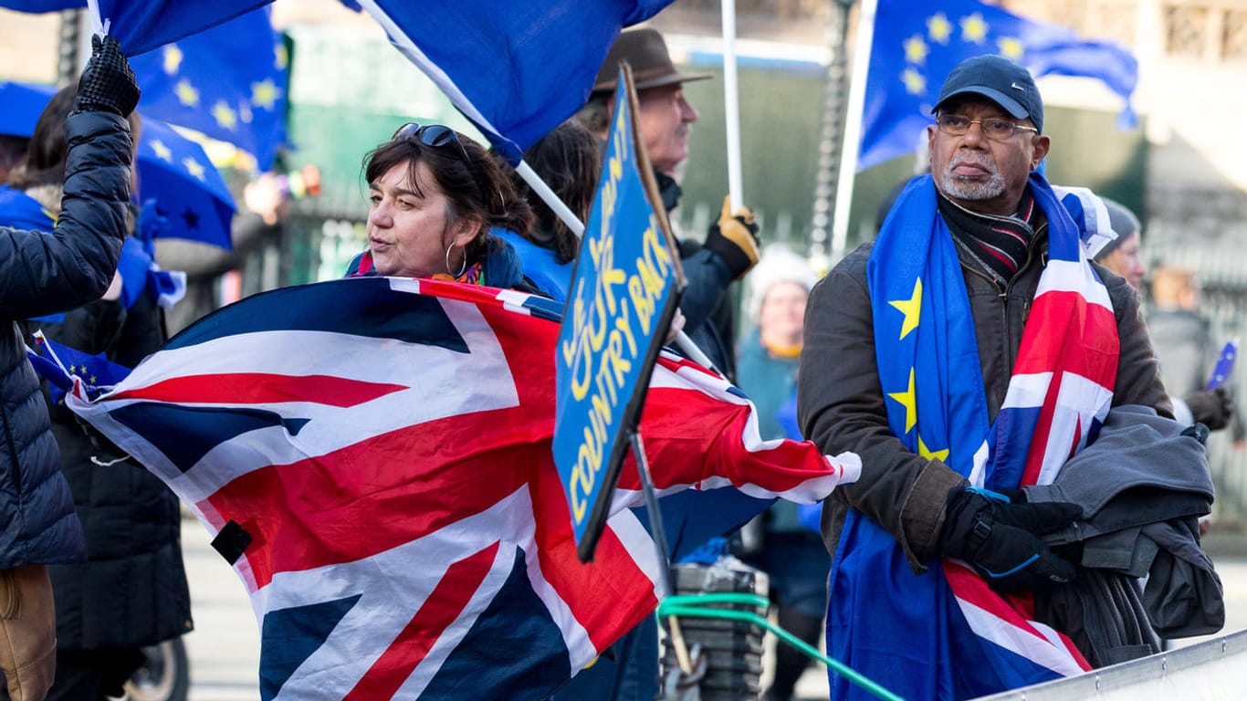 Brexit-Gegner in London: Wegen des Austritts Großbritanniens muss die EU sparen.