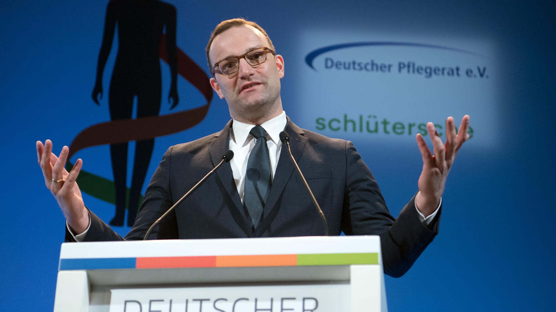 Jens Spahn (CDU), Bundesgesundheitsminister, spricht zur Eröffnung des Deutschen Pflegetages in Berlin: Es gebe keine einfachen Lösungen für die Personalnot in der Pflege, so der neue Gesundheitsminister.