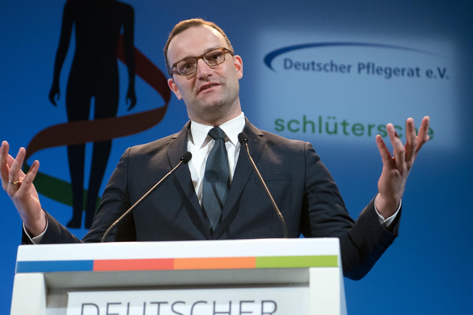 Jens Spahn (CDU), Bundesgesundheitsminister, spricht zur Eröffnung des Deutschen Pflegetages in Berlin: Es gebe keine einfachen Lösungen für die Personalnot in der Pflege, so der neue Gesundheitsminister.