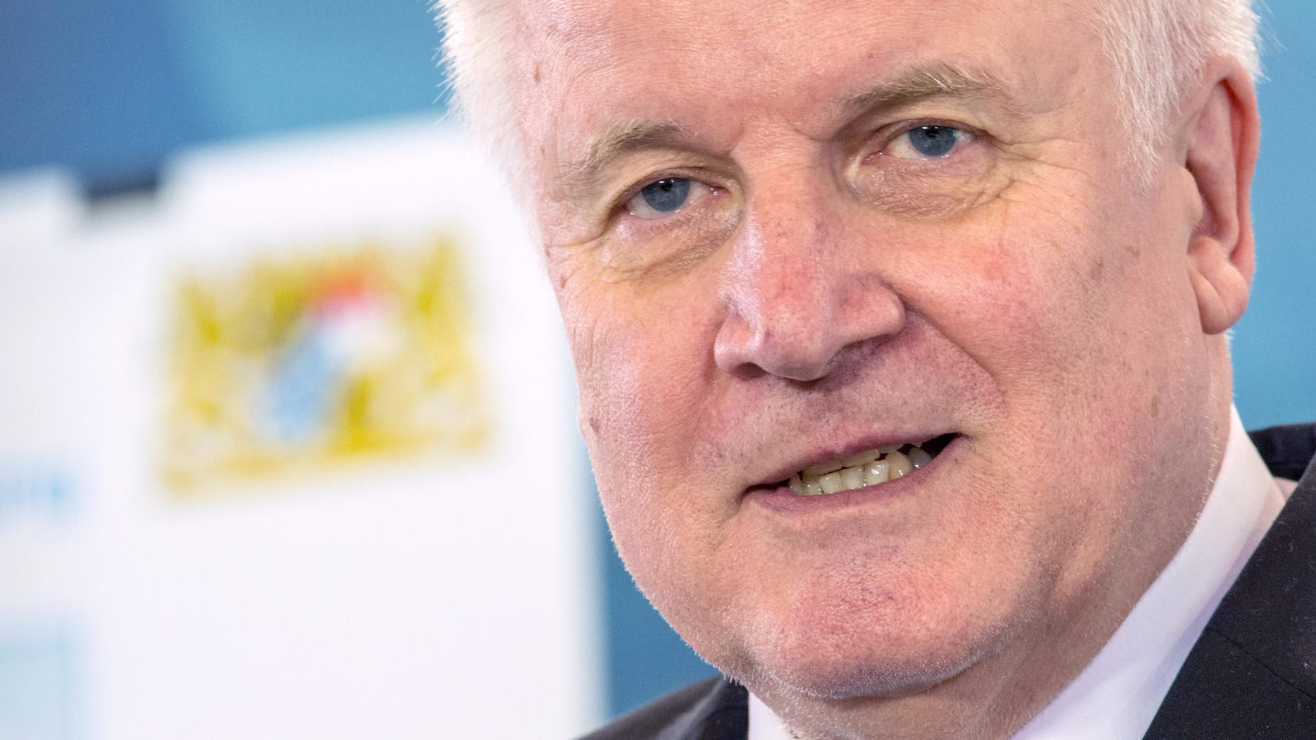 Bundesinnenminister Horst Seehofer (CSU) stellt in einem Interview klar, dass der Islam für ihn nicht zu Deutschland gehöre.