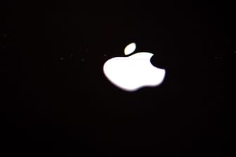 Apple-Logo im Dunkeln