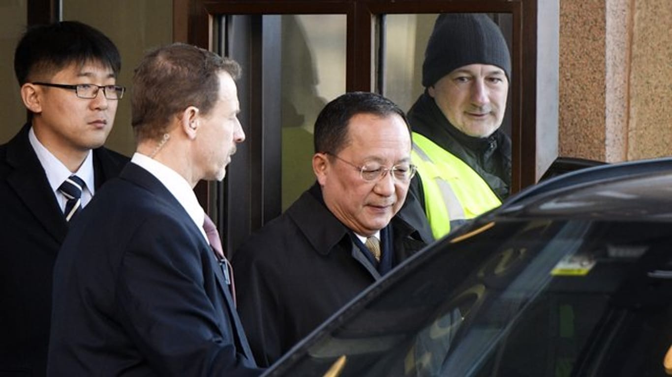 Ri Yong Ho verlässt den schwedischen Regierungssitz Rosenbad.