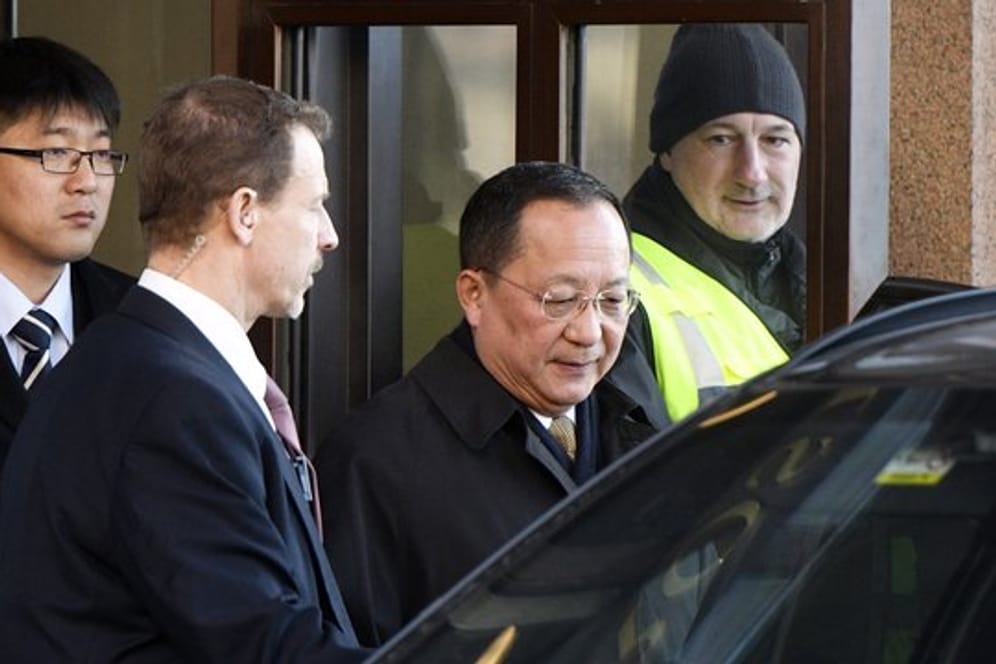 Ri Yong Ho verlässt den schwedischen Regierungssitz Rosenbad.