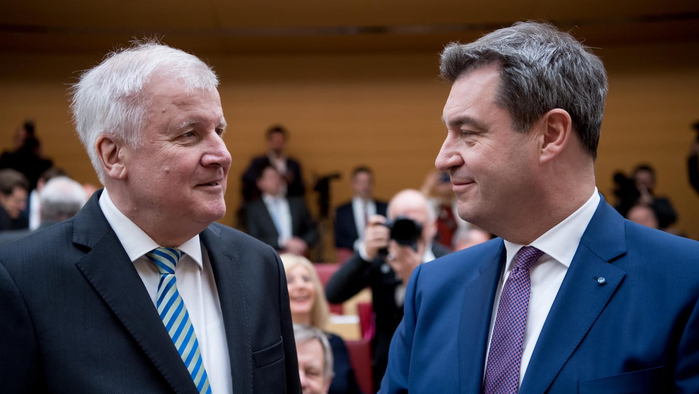 Markus Söder (r, CSU) und Horst Seehofer (l, CSU): Bayerns mächtigste Politiker bleiben aufeinander angewiesen.