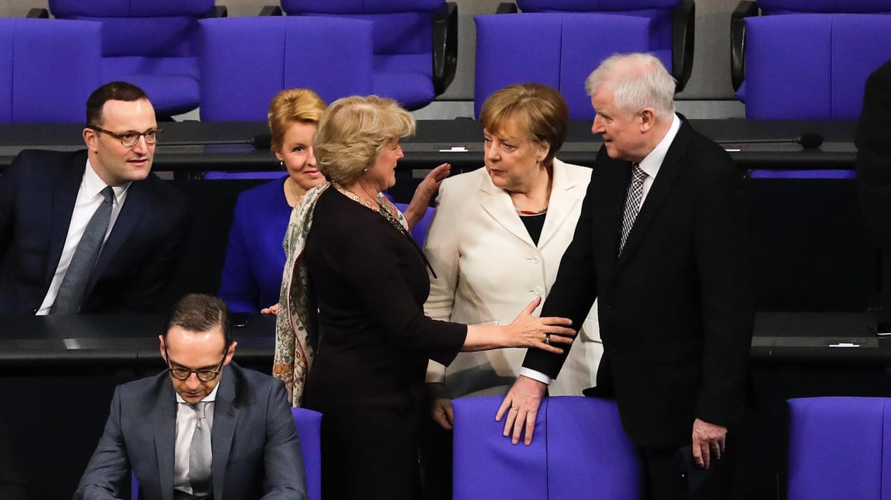 Regierungsbank im Bundestag: Am Mittwoch wurden die neuen Ressortchefs vereidigt. Regierungsbank im Bundestag: Am Mittwoch wurden die neuen Ressortchefs vereidigt.