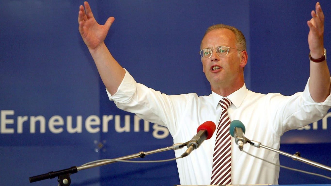 Ex-Bundesverteidigungsminister und Ex-Bundeskanzlerkandidat Rudolf Scharping bei einem Wahlkampfauftritt: Auch 2002 war "Erneuerung" bereits ein Thema.