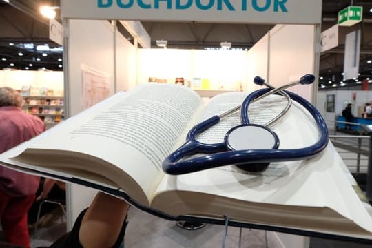 Der Buchdoktor hat den Weg auf die Messe gefunden.