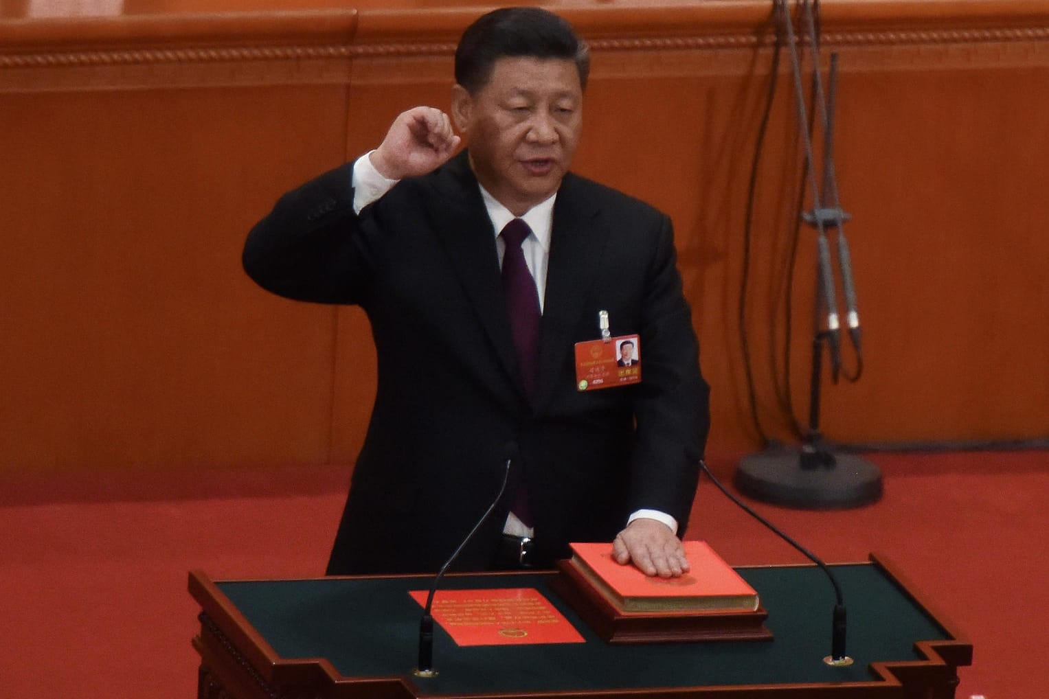 Der chinesische Präsident Xi Jinping schwört auf die Verfassung: Chinas Präsident im Amt bestätigt.