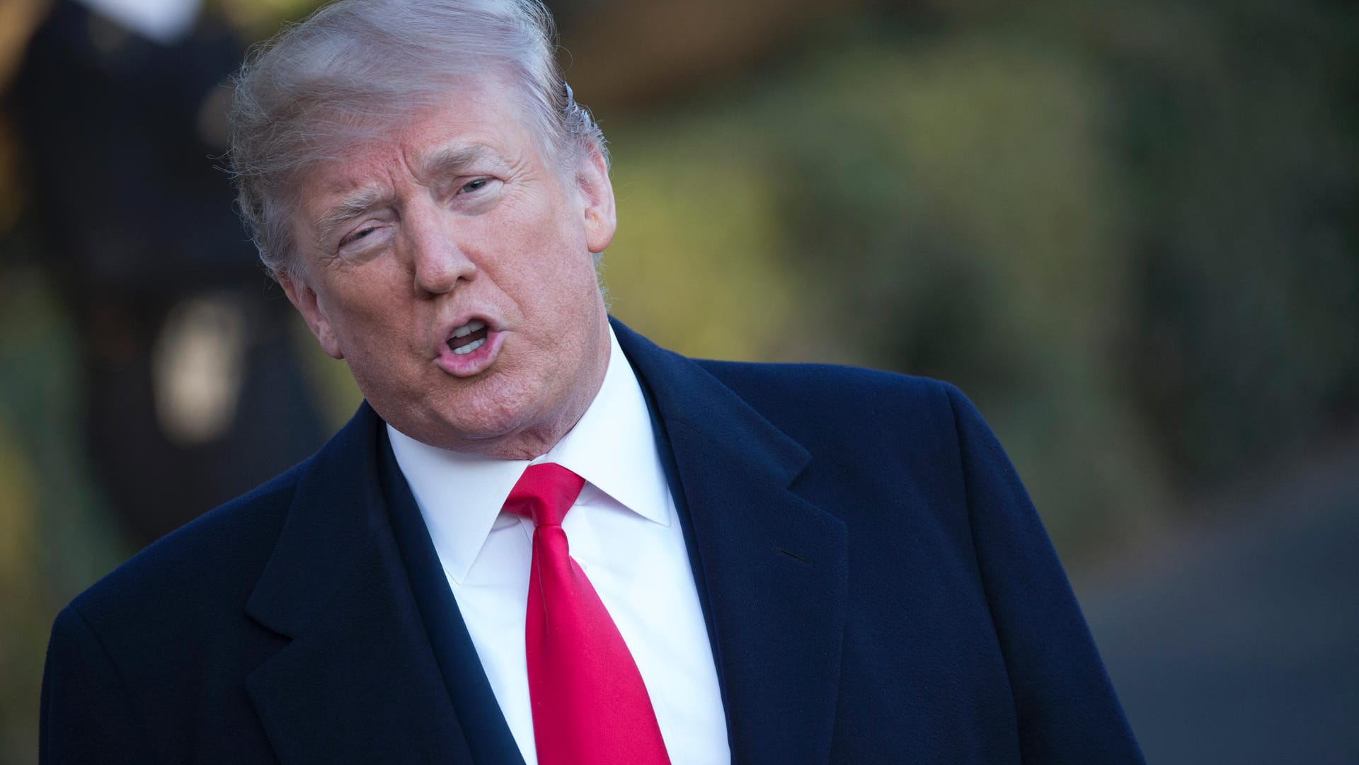 US-Präsident Donald Trump vor Medienvertretern: Trumpm erlaubt hochrangigen US-Vertreten nach Taiwan zu reisen.
