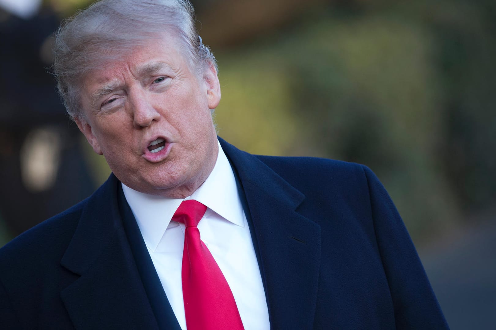 US-Präsident Donald Trump vor Medienvertretern: Trumpm erlaubt hochrangigen US-Vertreten nach Taiwan zu reisen.