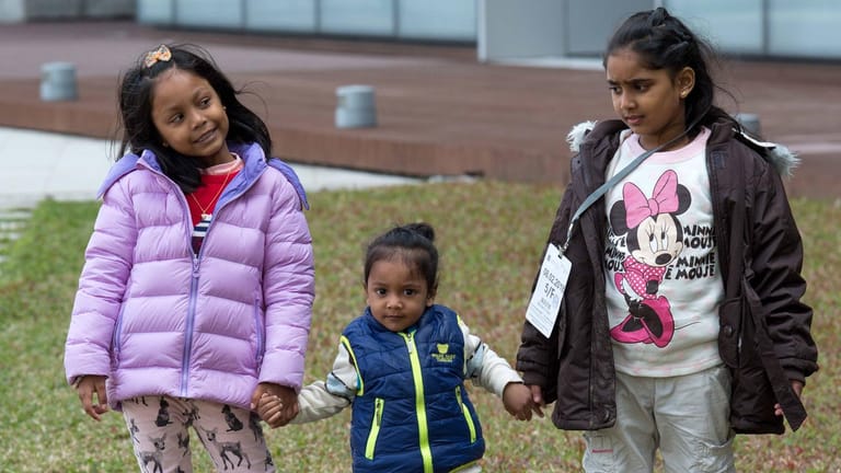 Drei Kinder der Flüchtlinge im Februar 2018 in Hongkong.