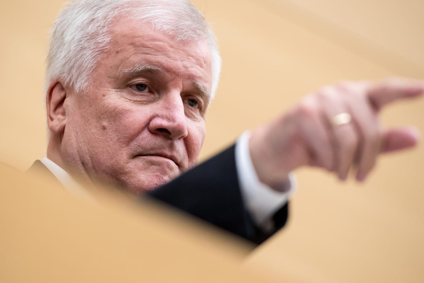 Innenminister Horst Seehofer: Der CSU-Chef provoziert den Koalitionspartner – auch die Sozialdemokraten halten sich nicht zurück.