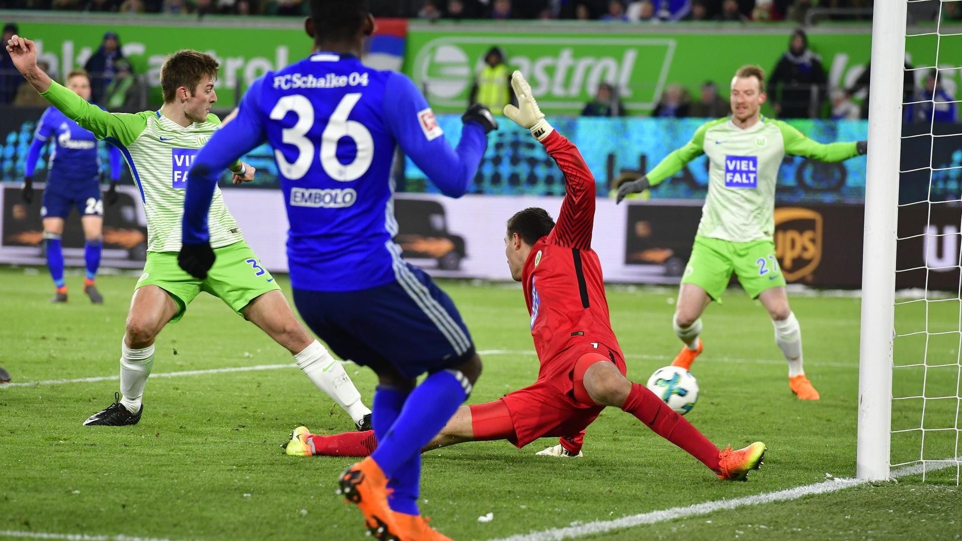 Das Gegentor: Keeper Casteels ist machtlos.