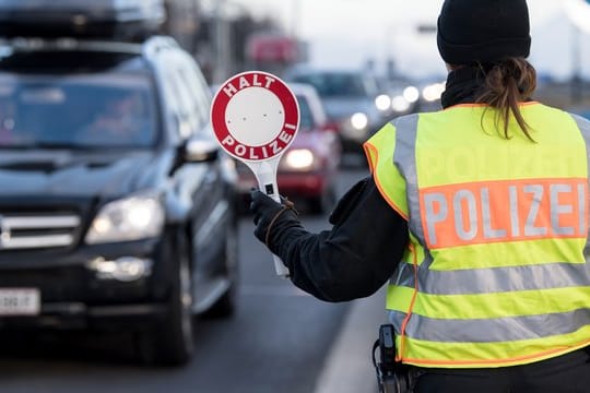 Kontrollstelle Schwarzbach an der Autobahn Salzburg-München.
