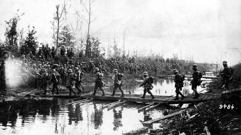 Vormarsch: Rund 1,4 Millionen Soldaten hatten die Oberste Heeresleitung für den Angriff auf Briten und Franzosen konzentriert.