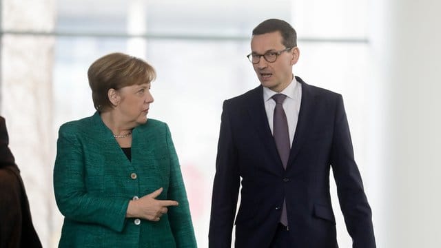 Kommen in Warschau zusammen: Kanzlerin Merkel und der polnische Ministerpräsident Morawiecki. Kommen in Warschau zusammen: Kanzlerin Merkel und der polnische Ministerpräsident Morawiecki.