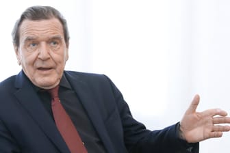 Der ehemalige Bundeskanzler Gerhard Schröder: Kiew will Sanktionen überprüfen.
