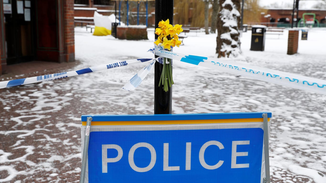 Blumen am Tatort in Salisbury: Die EU-Außenminister haben Aufklärung von Russland verlangt.
