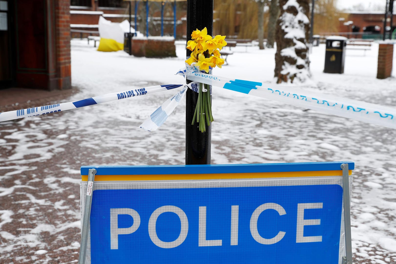 Blumen am Tatort in Salisbury: Die EU-Außenminister haben Aufklärung von Russland verlangt.