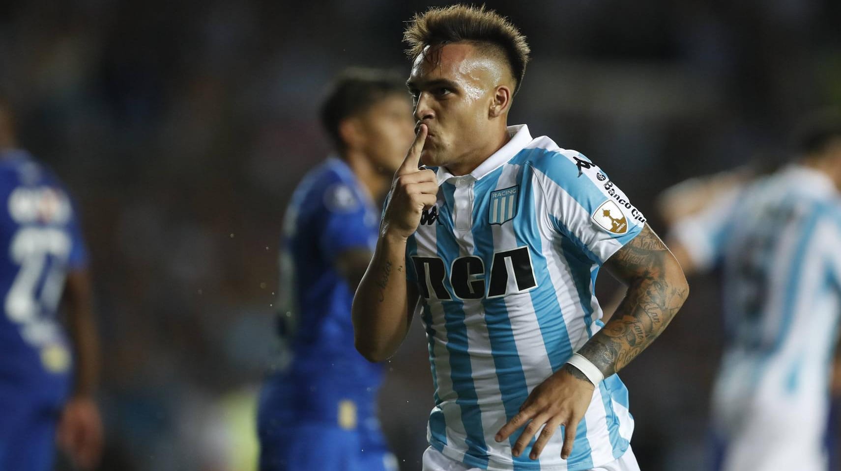 Lautaro Martinez: Der Gaucho-Knipser bejubelt einen Treffer für Racing Club de Avellaneda. Stürmt er in der kommenden Saison für den BVB?