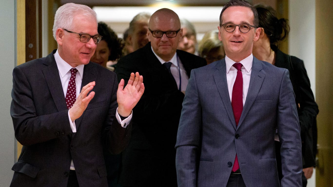 Bundesaußenminister Heiko Maas (rechts) im Gespräch mit seinem polnischen Amtskollegen Jacek Czaputowicz: Die EU-Außenminister verzichteten auf eine klare Schuldzuweisung.