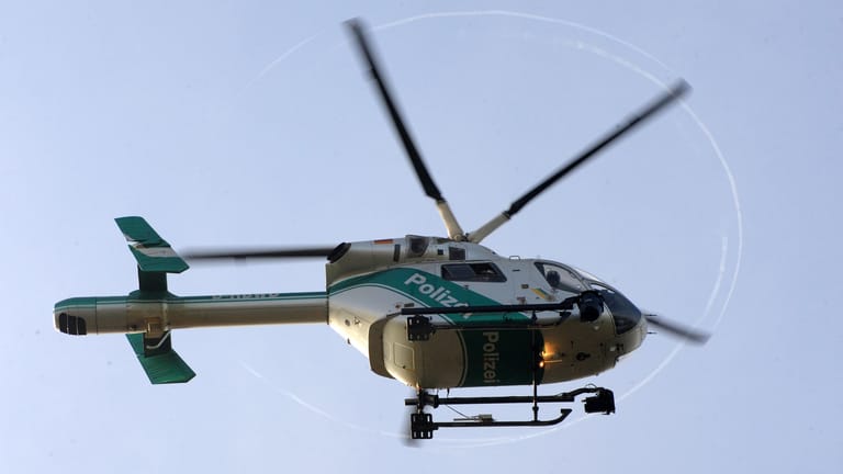 Ein Hubschrauber der Polizei Baden-Württemberg im Einsatz (Artchivfoto).