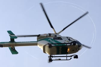 Ein Hubschrauber der Polizei Baden-Württemberg im Einsatz (Artchivfoto).