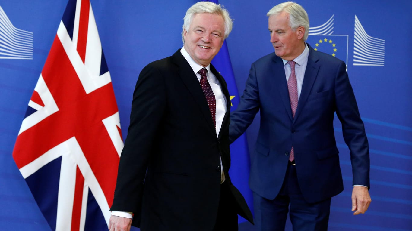 Der britische Brexit-Unterhändler David Davis (links) und der EU-Verhandlungschef Michel Barnier: Großbritannien und die EU haben sich auf eine Übergangsfrist geeinigt.