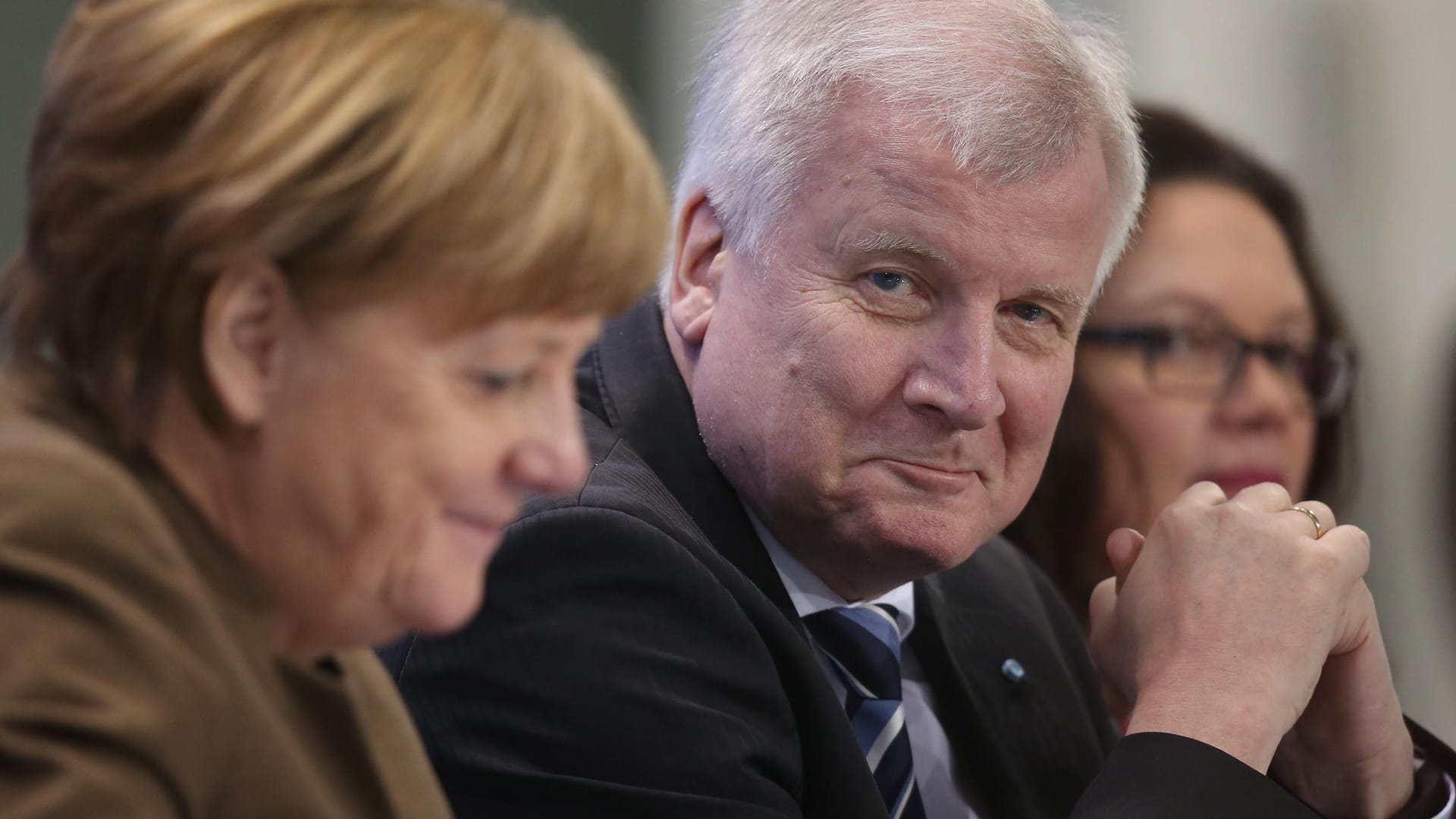 Bundeskanzlerin Angela Merkel (l.) und Innenminister Horst Seehofer: Wirtschaftsverbände kritisieren die Pläne vom neuen Innenminister. Bundeskanzlerin Angela Merkel (l.) und Innenminister Horst Seehofer: Wirtschaftsverbände kritisieren die Pläne vom neuen Innenminister.
