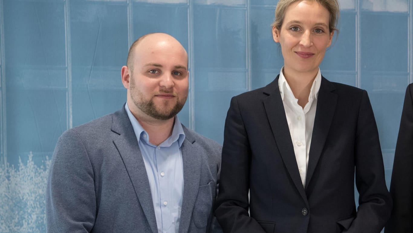Frohnmaier mit AfD-Fraktionsvorsitzender Alice Weidel: Der Bundestagsabgeordnete ist Teil eines verzweigten Netzwerks pro-russischer Vereine.