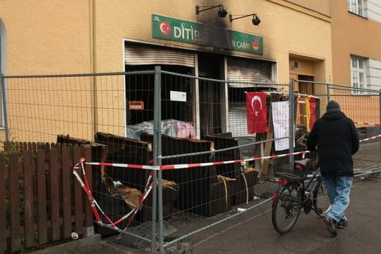 Brandanschlag auf eine Moschee an der Kühleweinstraße in Berlin-Reinickendorf.