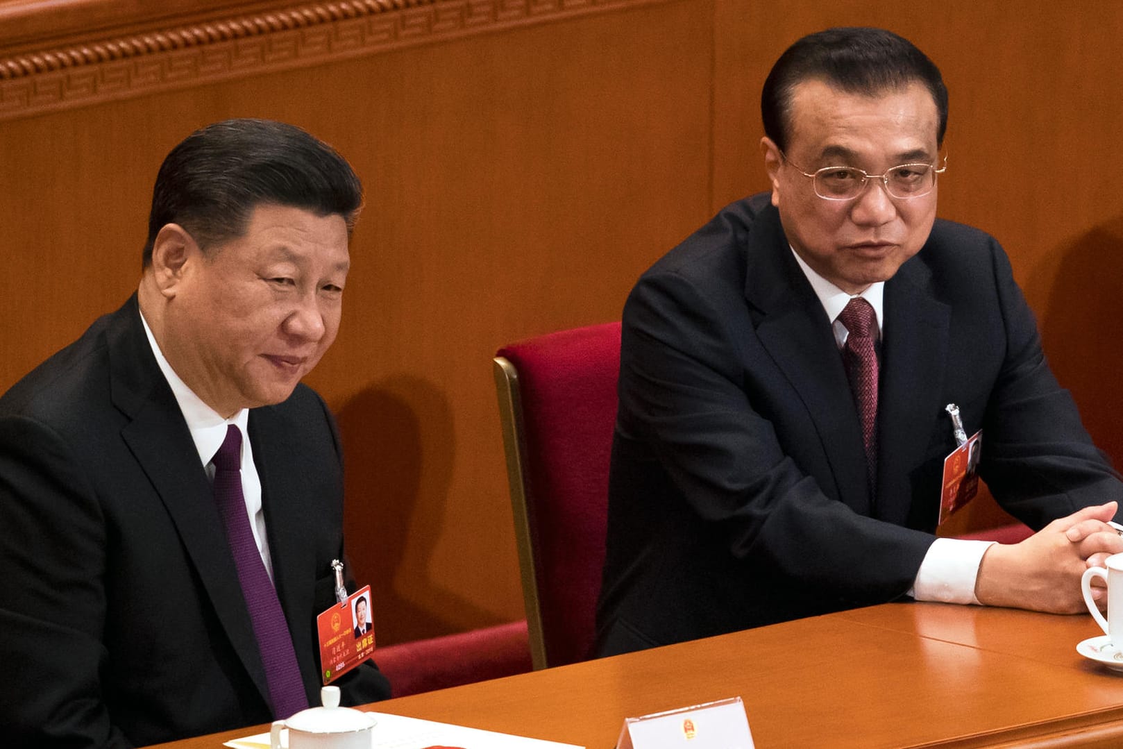 Chinas Präsident Xi Jinping (links) und Regierungschef Li Keqiang während des Volkskongresses in Peking: Li Keqiang hat die USA vor den Risiken eines Handelskrieges gewarnt.