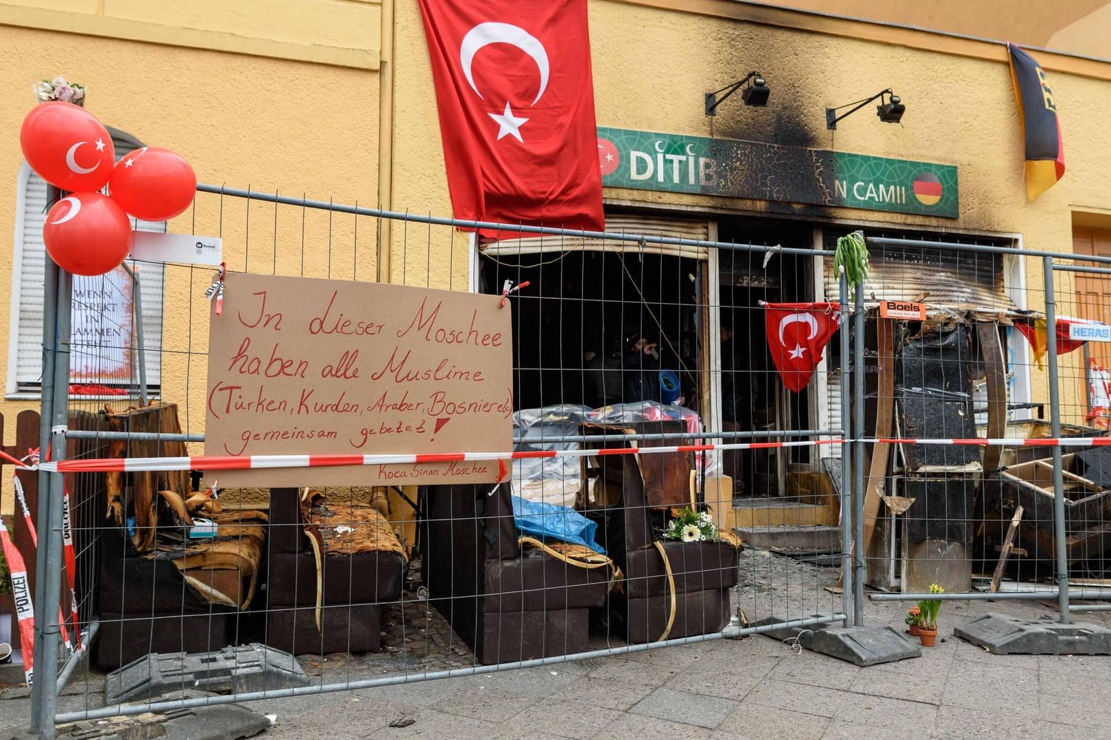 Absperrung der zerstörten Ditib Koca-Sinan-Camii-Moschee: Die Übergriffe auf türkische Einrichtungen in Deutschland nehmen zu.
