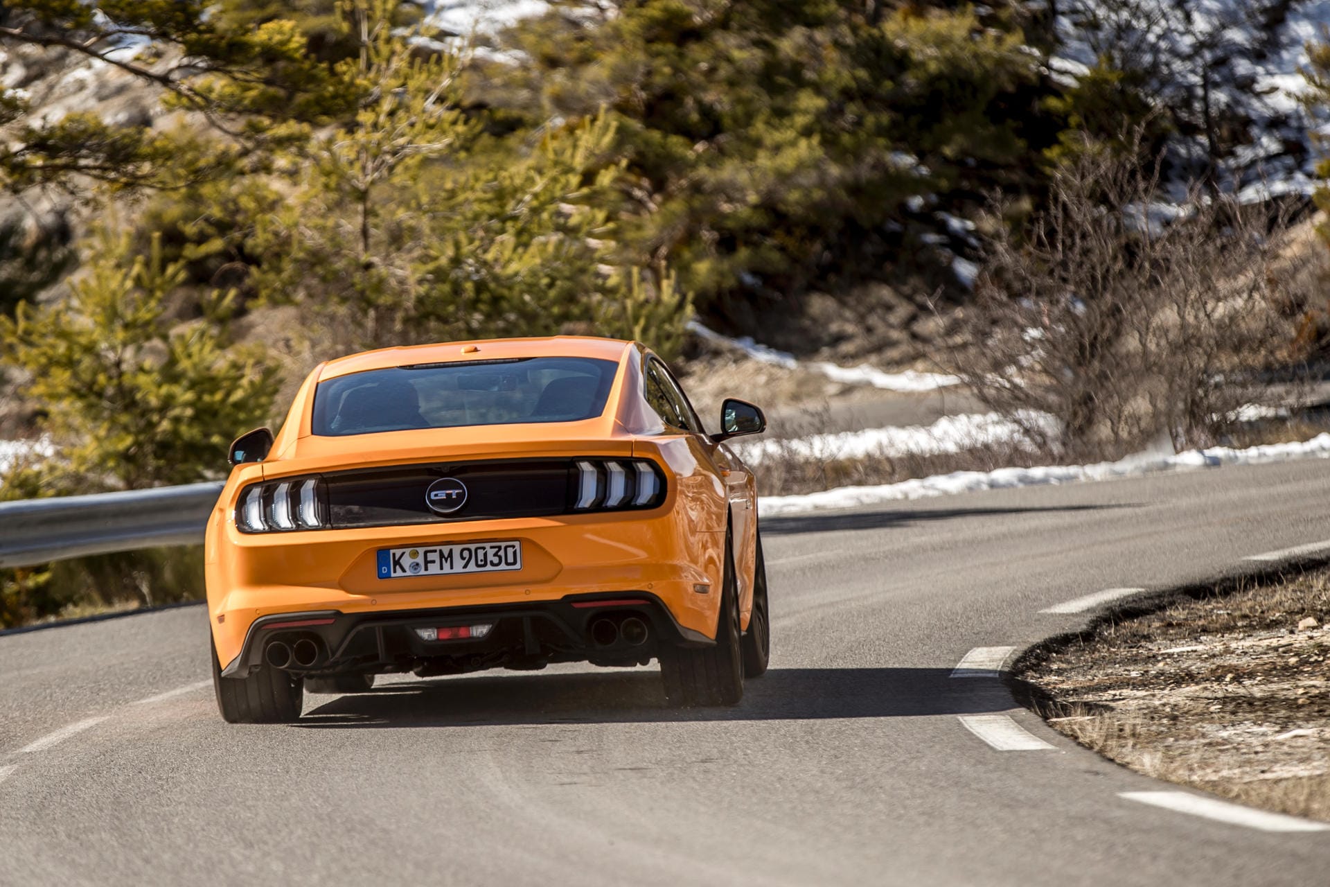 Heckpartie des neuen Mustang: Das Topmodell hat nun vier Auspuffendrohre.