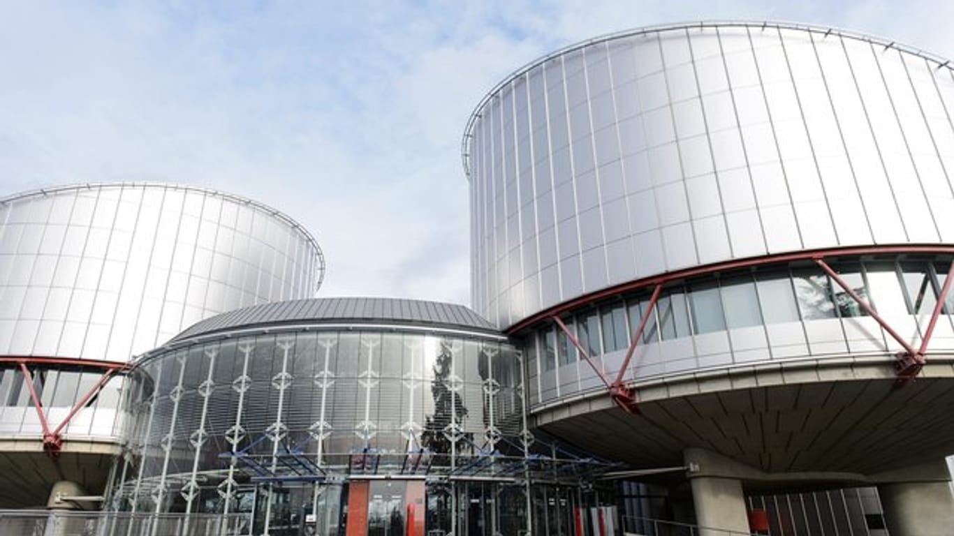 Der Europäische Menschenrechtsgerichtshof in Straßburg hat die Türkei wegen der unrechtmäßigen Untersuchungshaft zweier prominenter Journalisten verurteilt.