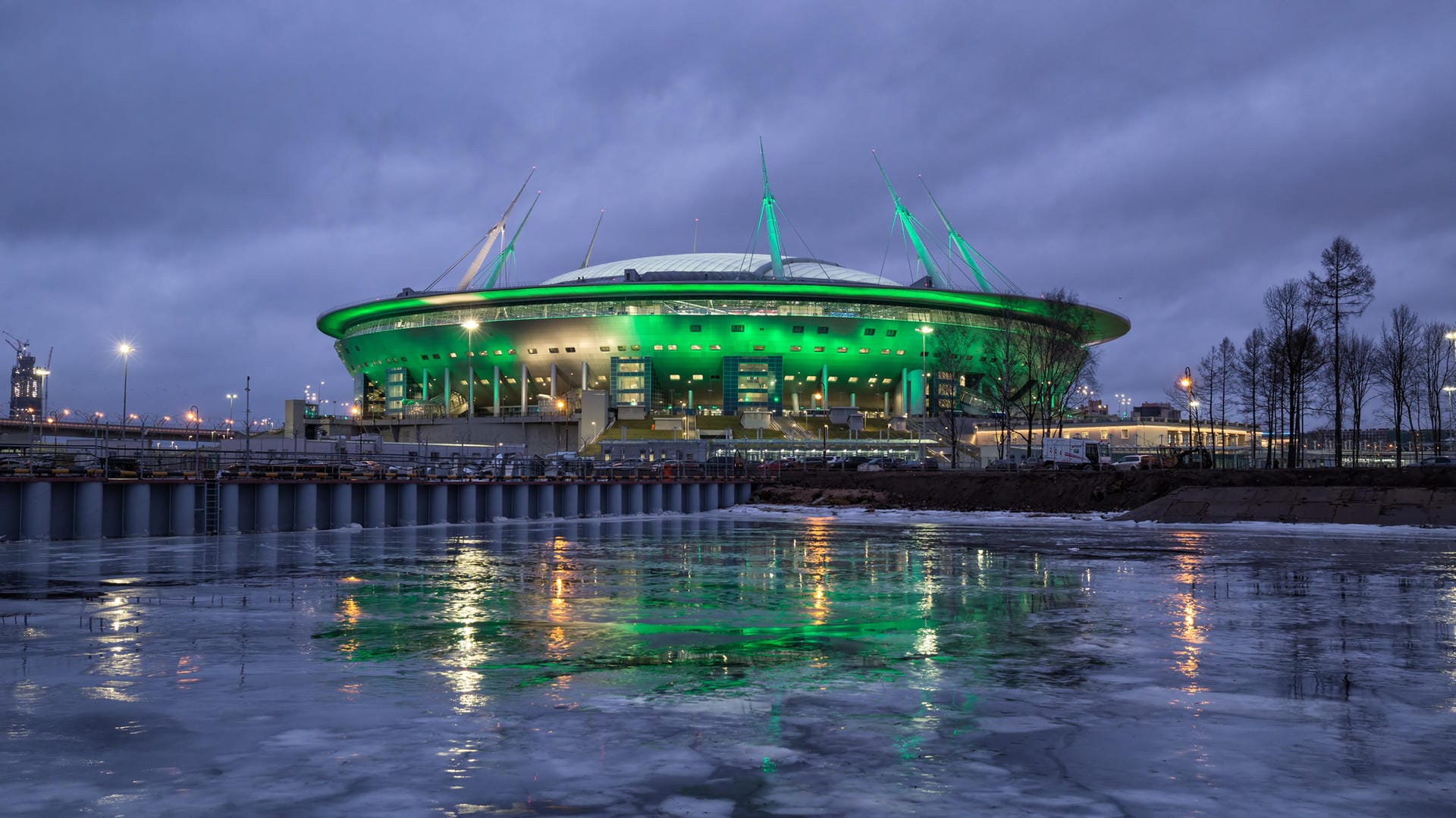 Sankt-Petersburg-Stadion: Die auch als "Krestowskij-Stadion" bekannte Arena wurde extra für die Fußball WM 2018 gebaut.