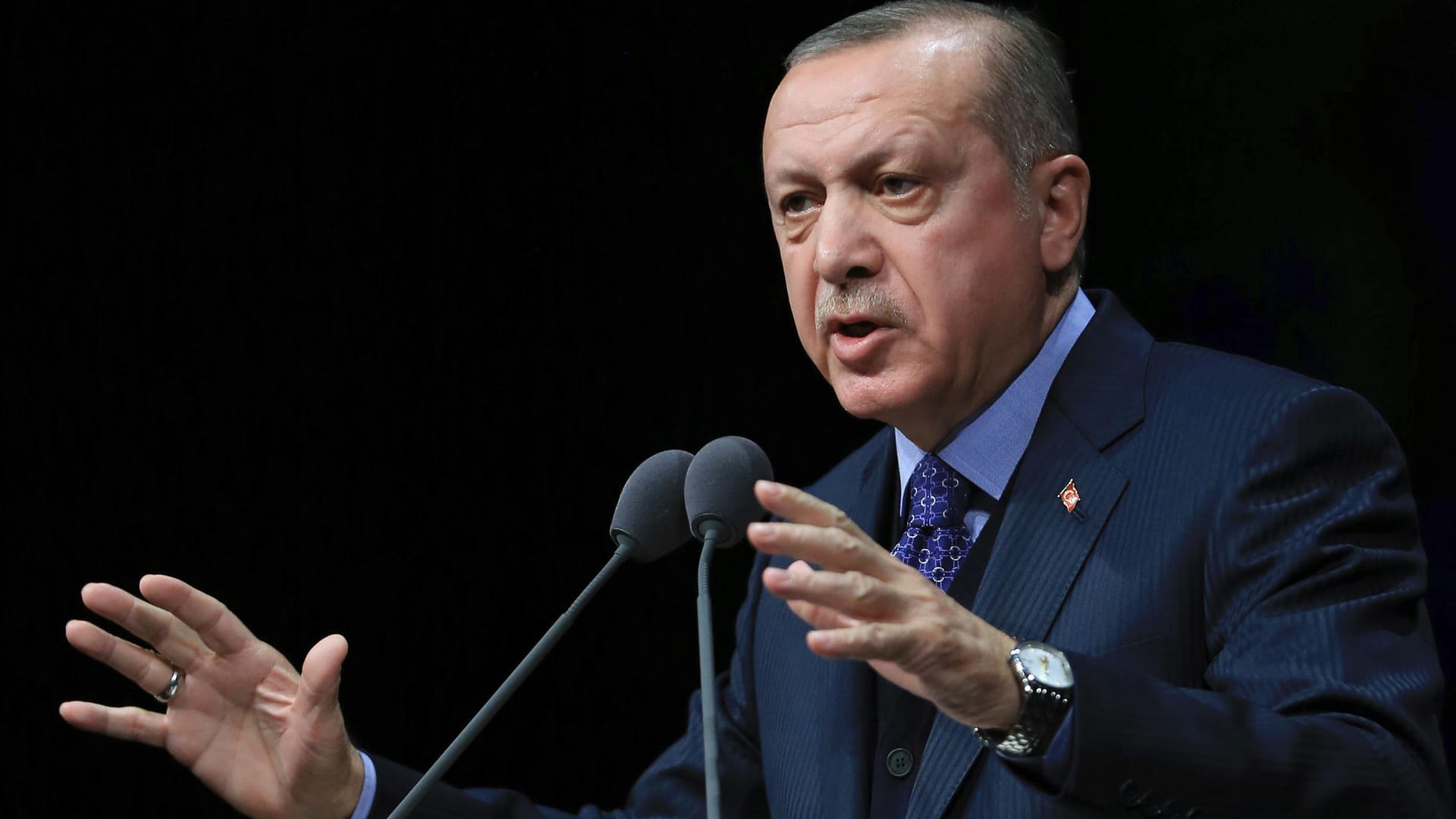 Erdogan bei einer Rede in Ankara: Der türkische Präsident kündigte an, nach dem Erfolg in Afrin die Offensive auch auf andere syrische Provinzen auszuweiten. Erdogan bei einer Rede in Ankara: Der türkische Präsident kündigte an, nach dem Erfolg in Afrin die Offensive auch auf andere syrische Provinzen auszuweiten.