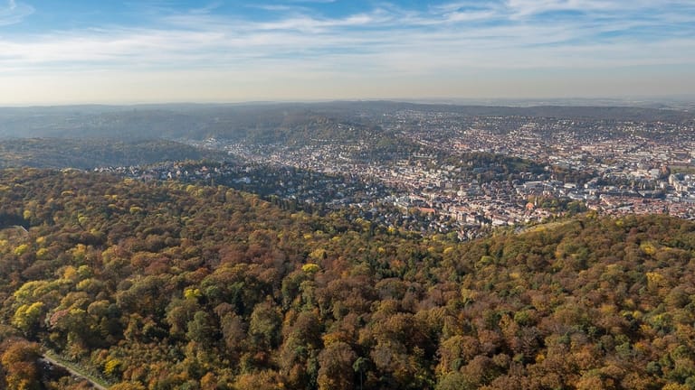 Stuttgart: Touristen bietet sich bei guter Sicht ein toller Blick auf die Landeshauptstadt.