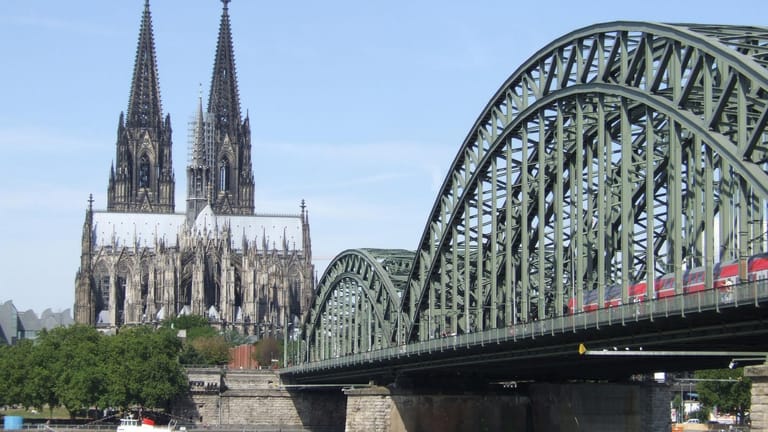 Köln: Der Dom ist das Wahrzeichen der Stadt – und zählt als Weltkulturerbe zu den beliebtesten Sehenswürdigkeiten.