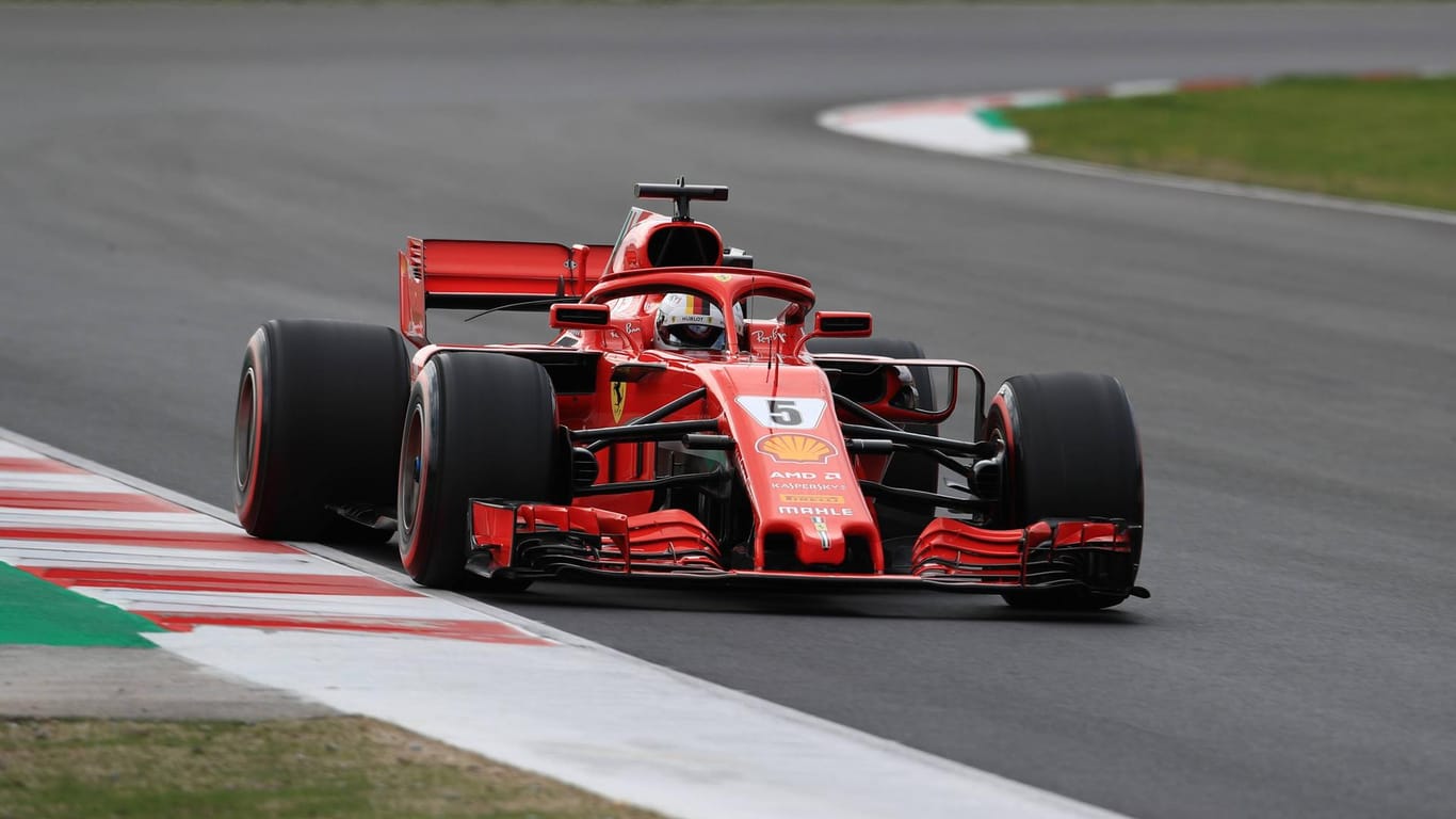 Sebastian Vettel: Mit Red Bull holte er vier Weltmeisterschaften in Serie. Auf den ersten Titel mit Ferrari wartet der 30-Jährige noch.