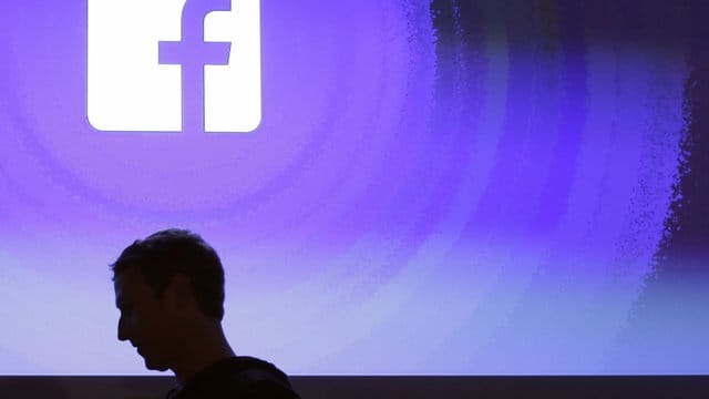 Facebook-Gründer Mark Zuckerberg: "Wir haben die Verantwortung, Ihre Daten zu schützen - und wenn wir dies nicht können, verdienen wir es nicht, Ihnen zu dienen. Facebook-Gründer Mark Zuckerberg: "Wir haben die Verantwortung, Ihre Daten zu schützen - und wenn wir dies nicht können, verdienen wir es nicht, Ihnen zu dienen.